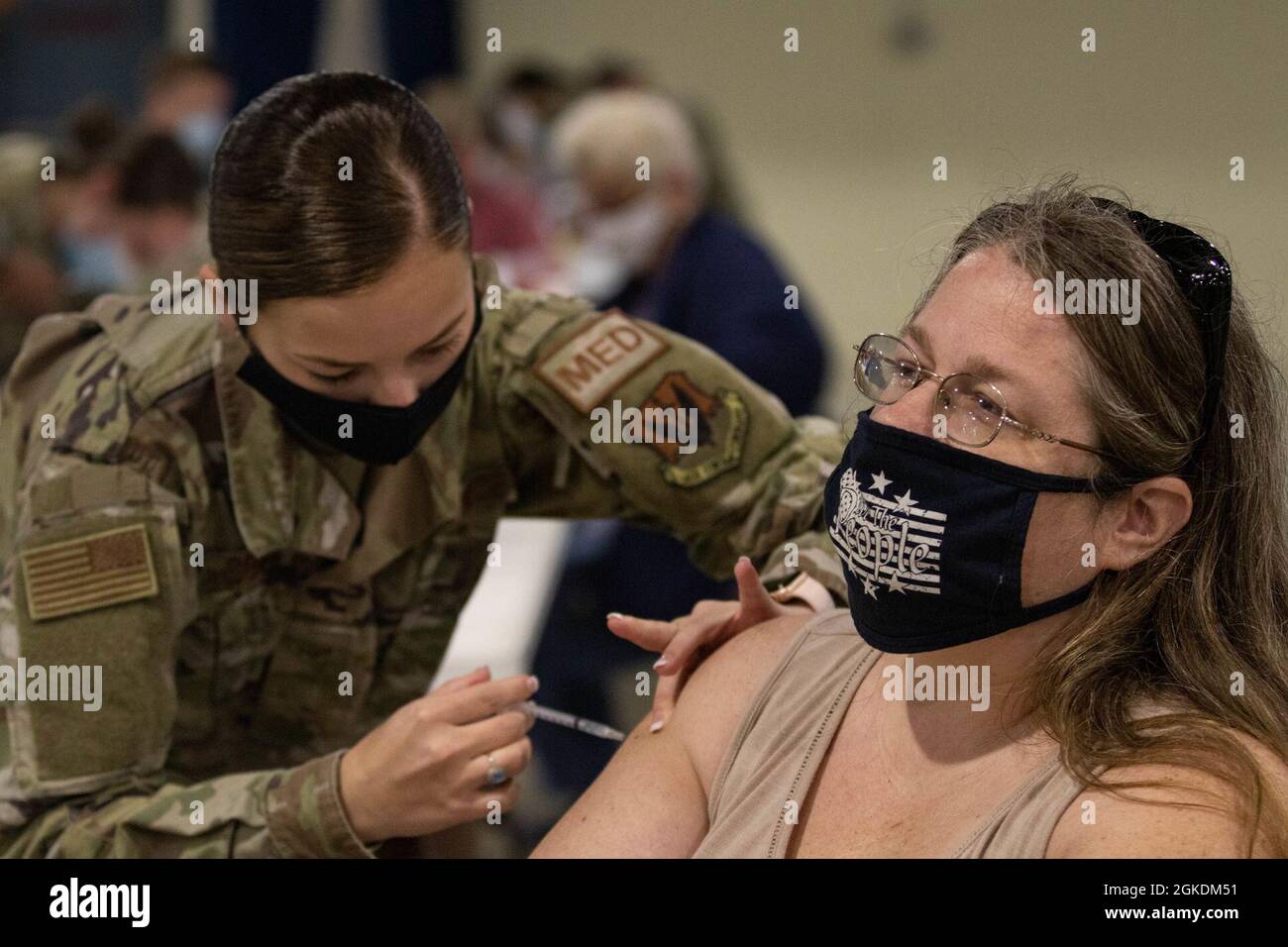 I guardiani dell'Alabama hanno iniziato la loro missione di vaccinare i residenti di 24 contee rurali dell'Alabama in Andalusia, Ala. Il team ha fornito lo screening medico, la documentazione e, criticamente, la prima dose del vaccino COVID-19 ai residenti locali della contea di Covington il 23 marzo presso il Kiwanis Community Center. I guardiani hanno detto che hanno intenzione di tornare in tre settimane per offrire la seconda dose. Foto Stock