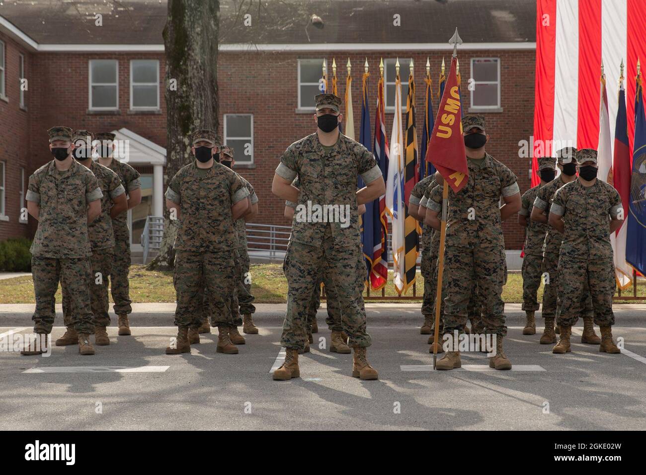 I Marines degli Stati Uniti con il primo Platoon, Alpha Company, 2d Tank Battaglione, 2d Marine Division, partecipano ad una cerimonia di disattivazione a Camp Lejeune, N.C., 25 marzo 2021. Alpha Co. Ha servito 2d MARDIV per quasi 80 anni e ha partecipato a numerosi conflitti e operazioni durante tutto quel periodo. La disattivazione è conforme agli sforzi di modernizzazione a livello di forza che renderanno l'USMC più competitivo per combattere una minaccia peer o near-peer. Foto Stock