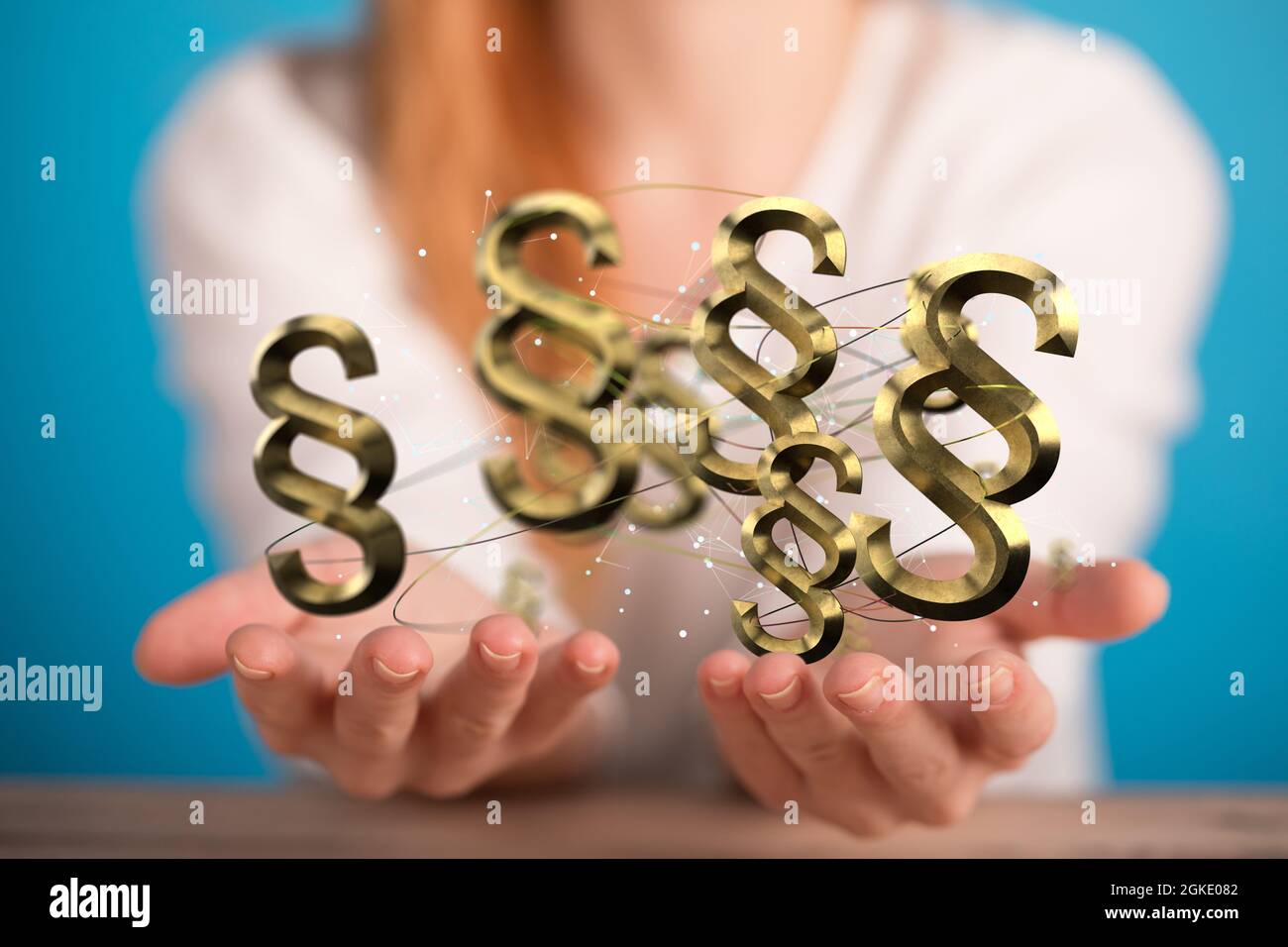 Rappresentazione 3D dei simboli di paragrafo di legge dorata in uno schema nelle mani della donna Foto Stock