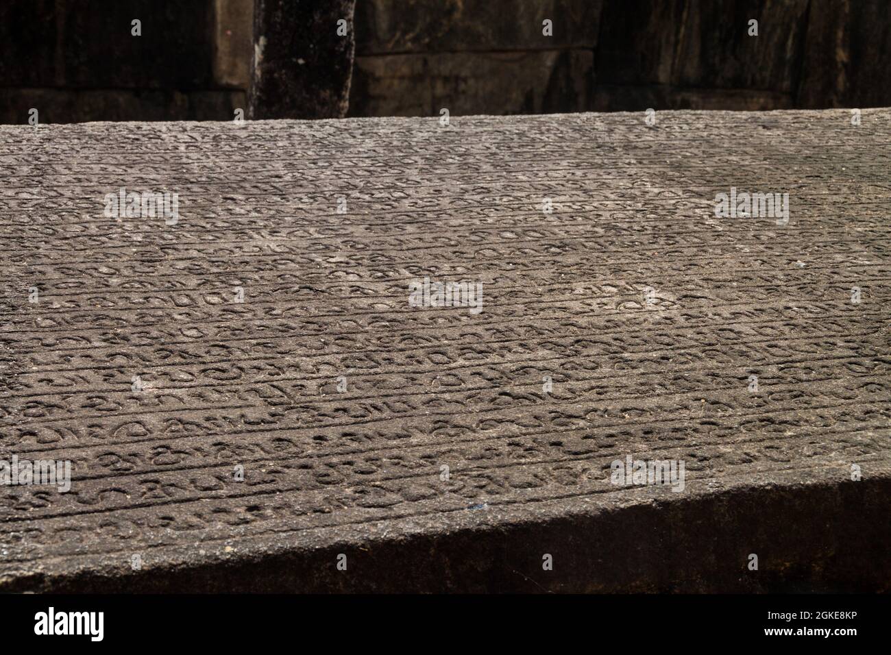 Gal Pota Stone Book presso l'antica città Polonnaruwa, Sri Lanka Foto Stock