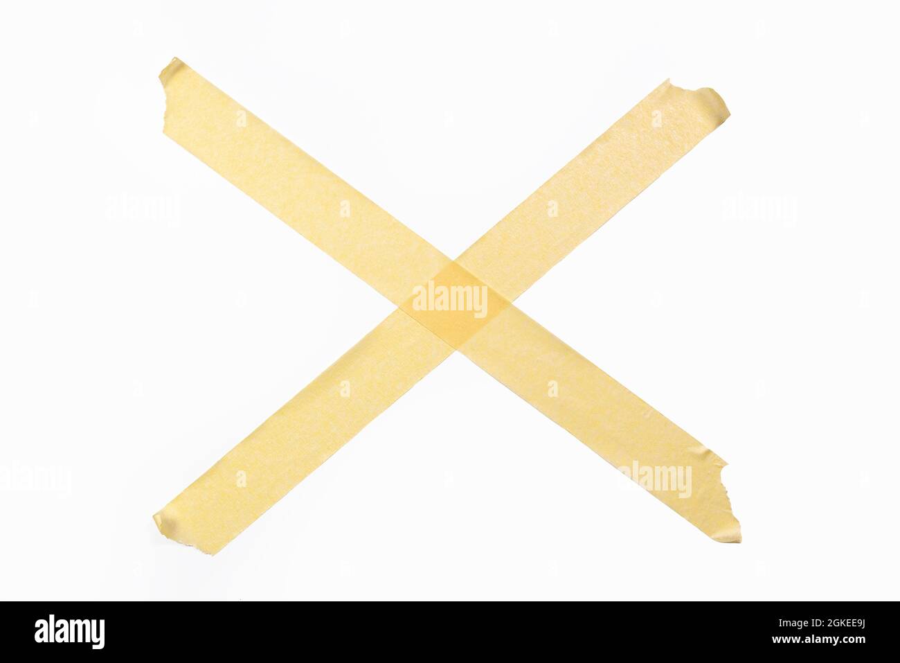 X grande o croce in nastro adesivo su sfondo bianco, con percorso di ritaglio Foto Stock