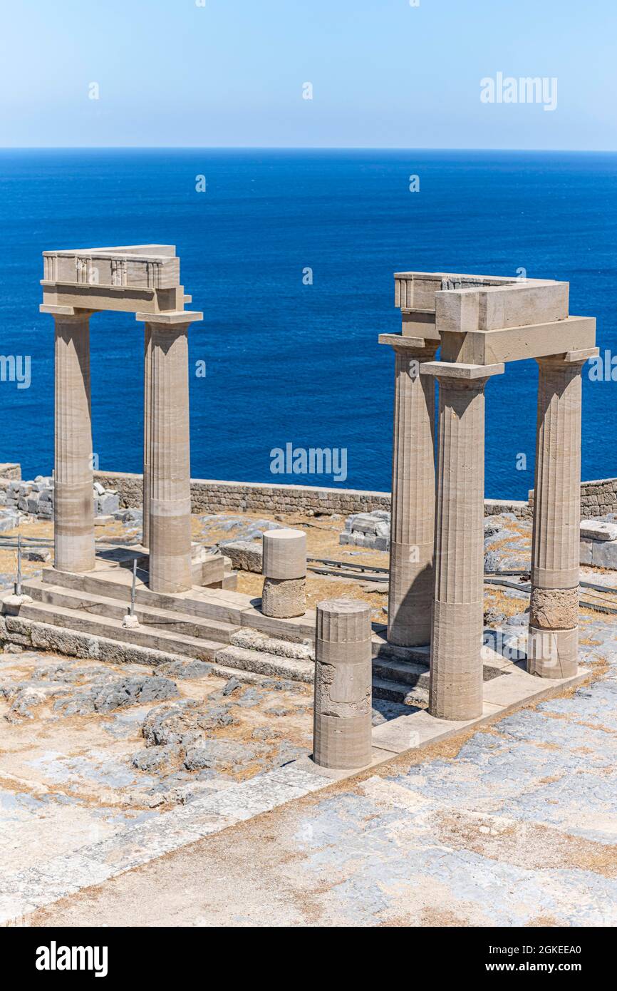 Colonne, Acropoli di Lindos, antica Cittadella, Lindos, Rodi, Dodecaneso, Grecia Foto Stock
