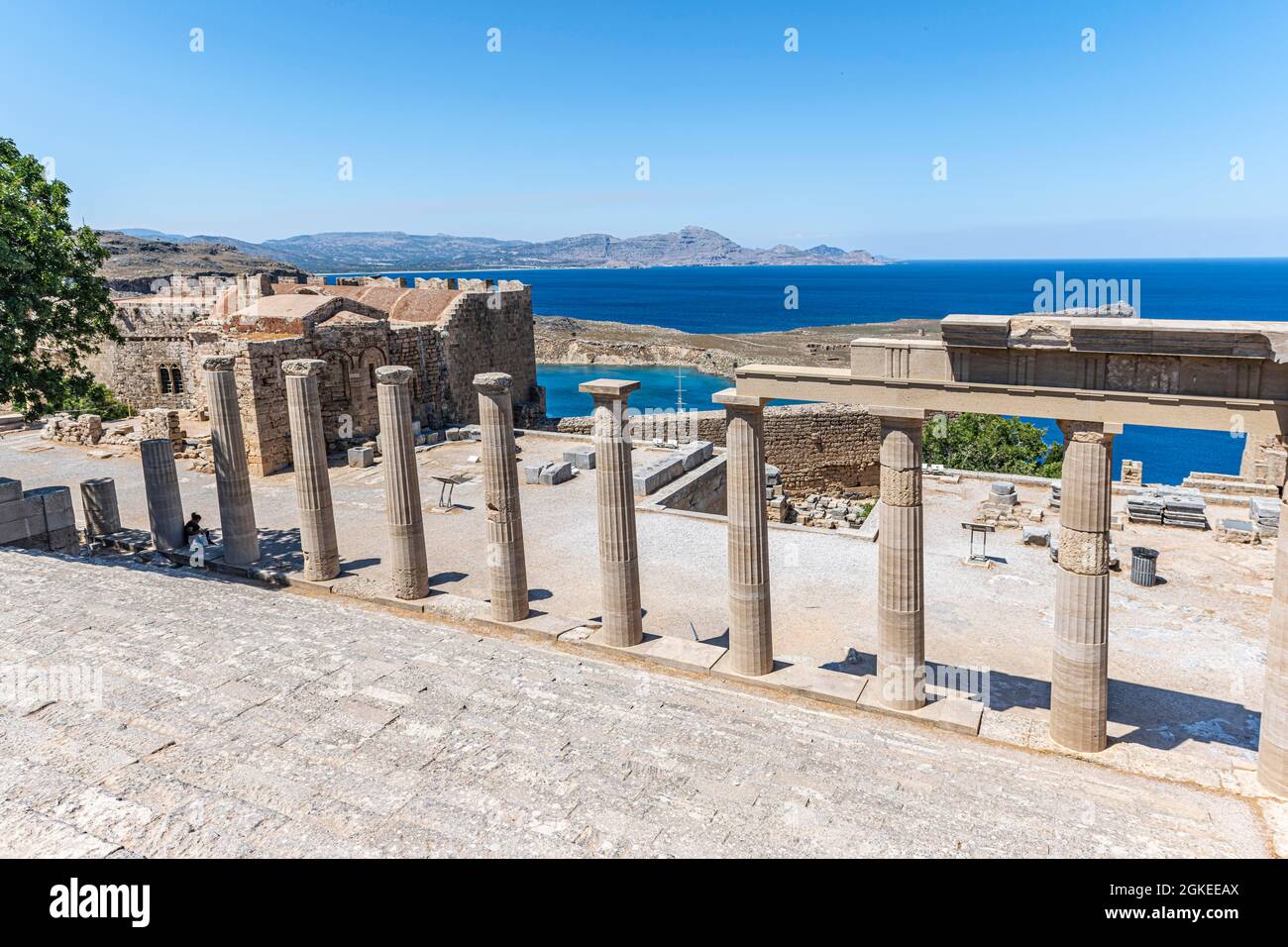 Colonne, Acropoli di Lindos, antica Cittadella, Lindos, Rodi, Dodecaneso, Grecia Foto Stock