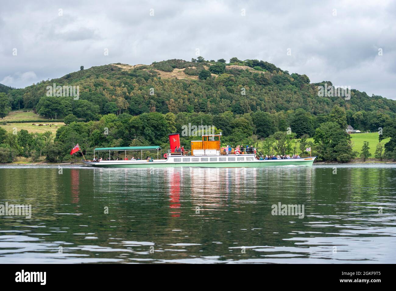 Uno degli Ullswater 'Steamers', barca passeggeri su Ullswater Foto Stock