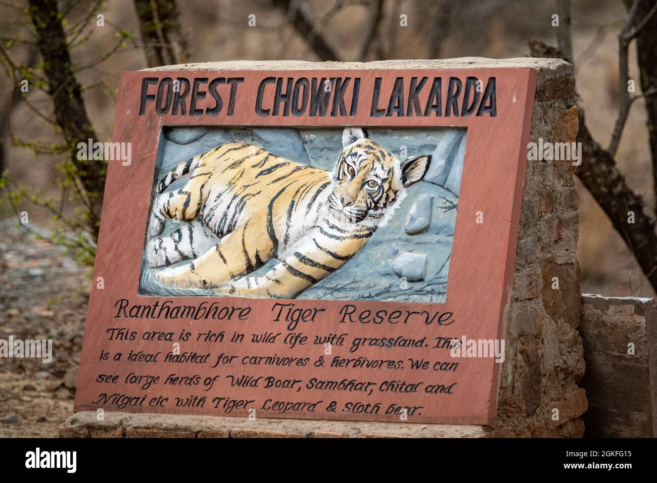 ranthambore National Park, rajasthan, India - 29 aprile 2017 - cartello bordo di foresta chowki lakarda a ranthambore Tiger Reserve Foto Stock