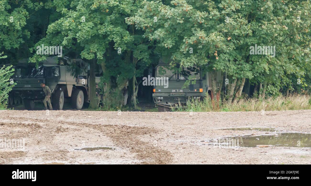 British Army MAN SV 8x8 logistica camion supporto veicolo di utilità in azione su un esercizio militare, Wiltshire Regno Unito Foto Stock