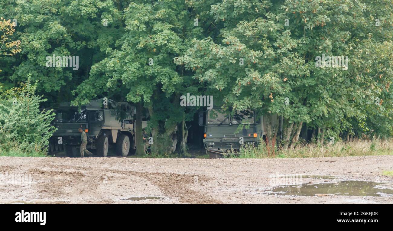 British Army MAN SV 8x8 logistica camion supporto veicolo di utilità in azione su un esercizio militare, Wiltshire Regno Unito Foto Stock