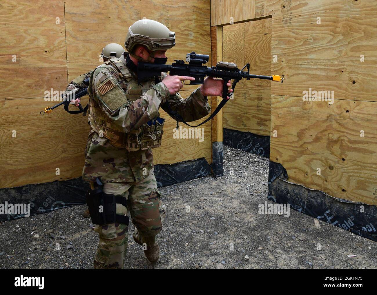 Gli airmen con il 105th base Defence squadron conducono i trapani di combattimento vicini alla base della Guardia Nazionale dell'aria di Stewart il 10 aprile 2021. Foto Stock