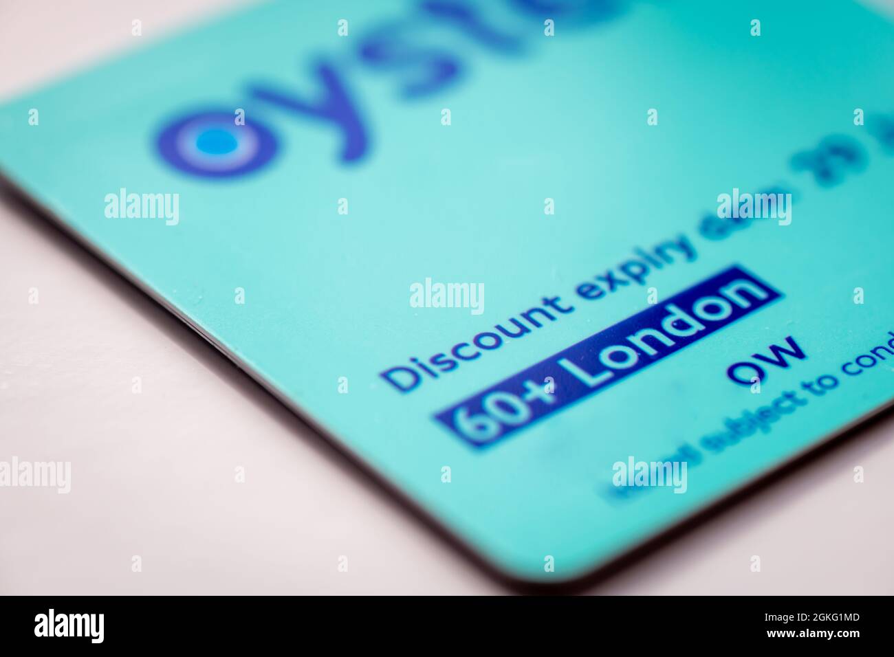 Londra. UK- 09.13.2021: Un trasporto per Londra con oltre 60 Oyster Card che consentono ai londinesi con oltre 60 anni di utilizzare quasi gratuitamente i mezzi pubblici. Foto Stock