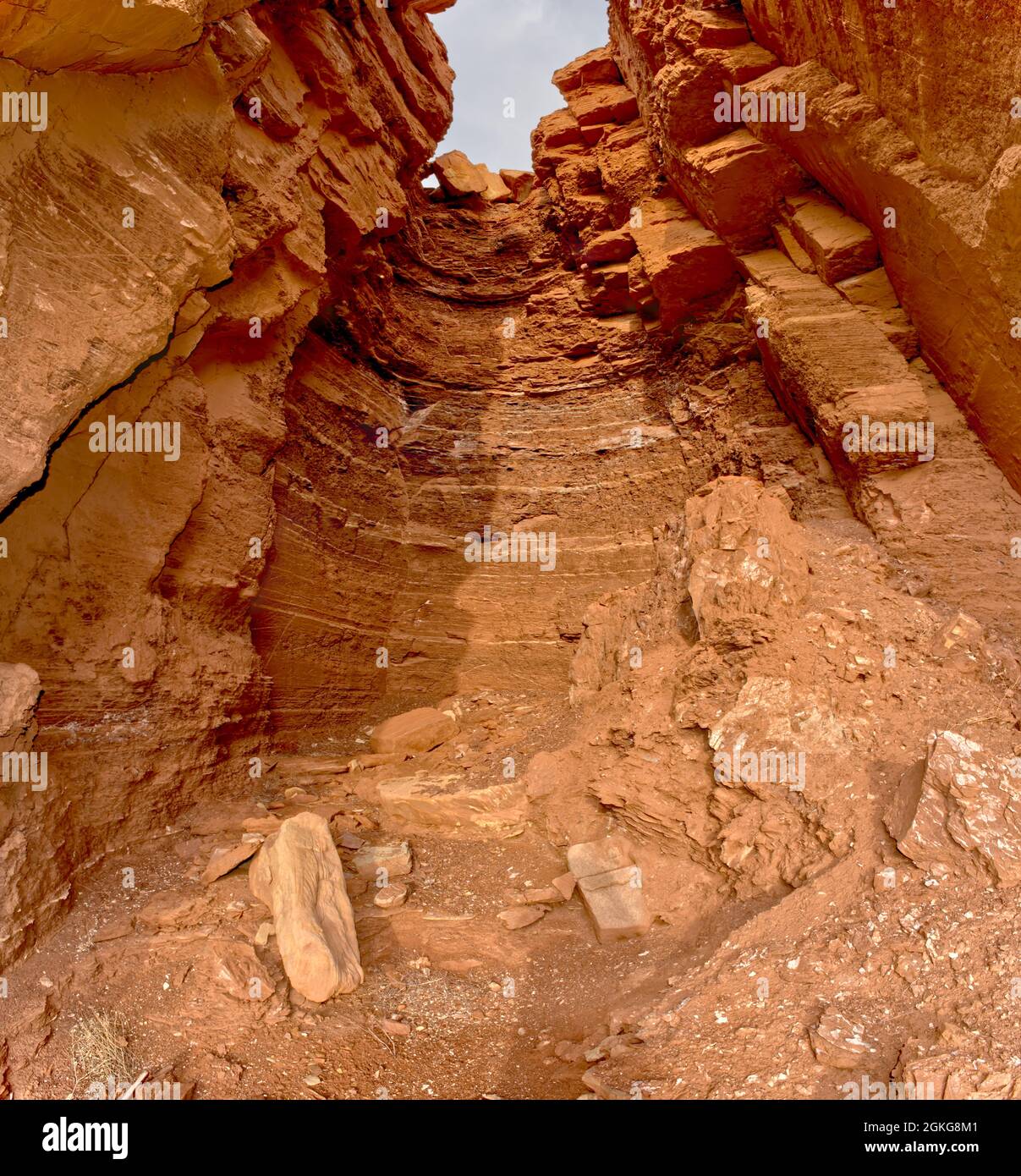 Cascata asciutta alla fine di un canyon scatolato lungo il Honeymoon Trail nel Vermilion Cliffs National Monument Arizona. Foto Stock
