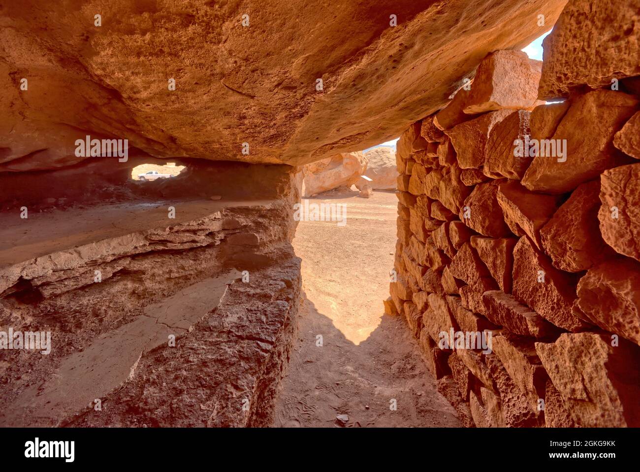 Le rovine di una cantina di stoccaggio presso l'attrazione Pioneer di House Rock nel Vermilion Cliffs National Monument Arizona. Proprietà pubblica, non disponibile Foto Stock