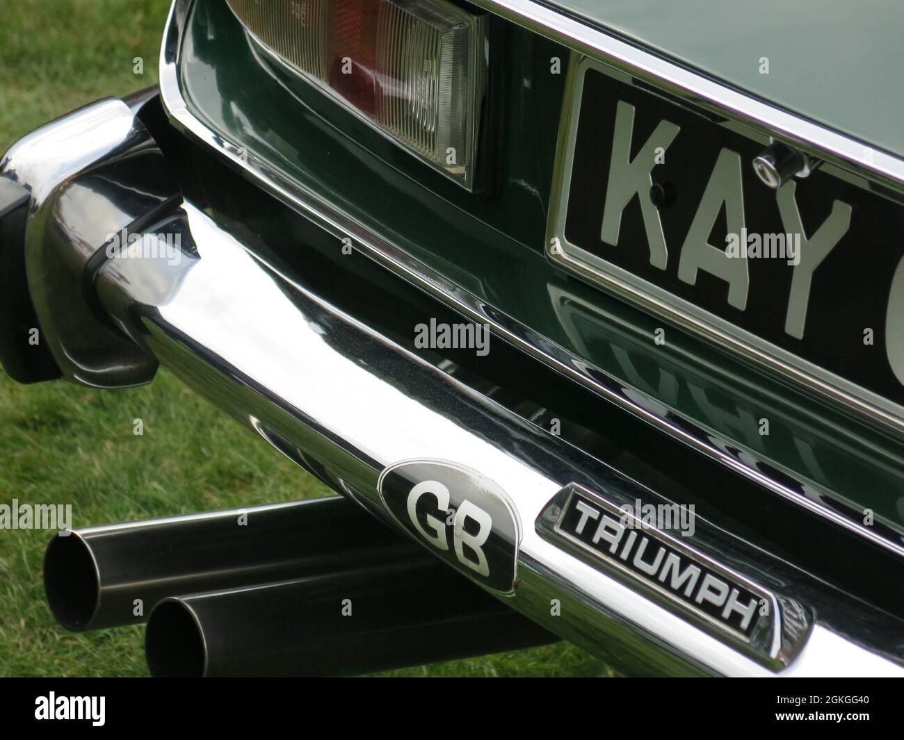 Primo piano di una targa personalizzata con il nome della ragazza KAY sulla  targa di immatricolazione sul retro di un Triumph Stag verde; mostra di  auto classica Foto stock - Alamy