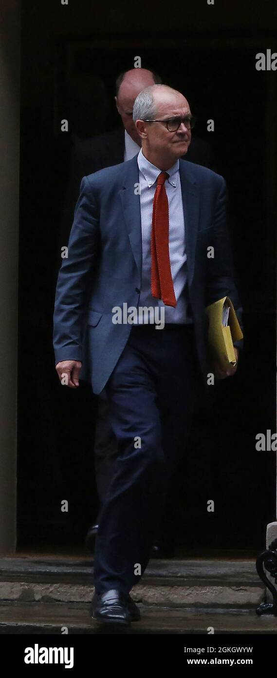 Londra, Inghilterra, Regno Unito. 14 settembre 2021. Consigliere scientifico capo del governo e capo del governo Scienza e Ingegneria professione Sir PATRICK VALLANCE e Chief Medical Officer CHRIS WHITTY lascia 10 Downing Street prima di una conferenza stampa sul piano invernale covid del governo britannico. (Credit Image: © Tayfun Salci/ZUMA Press Wire) Foto Stock