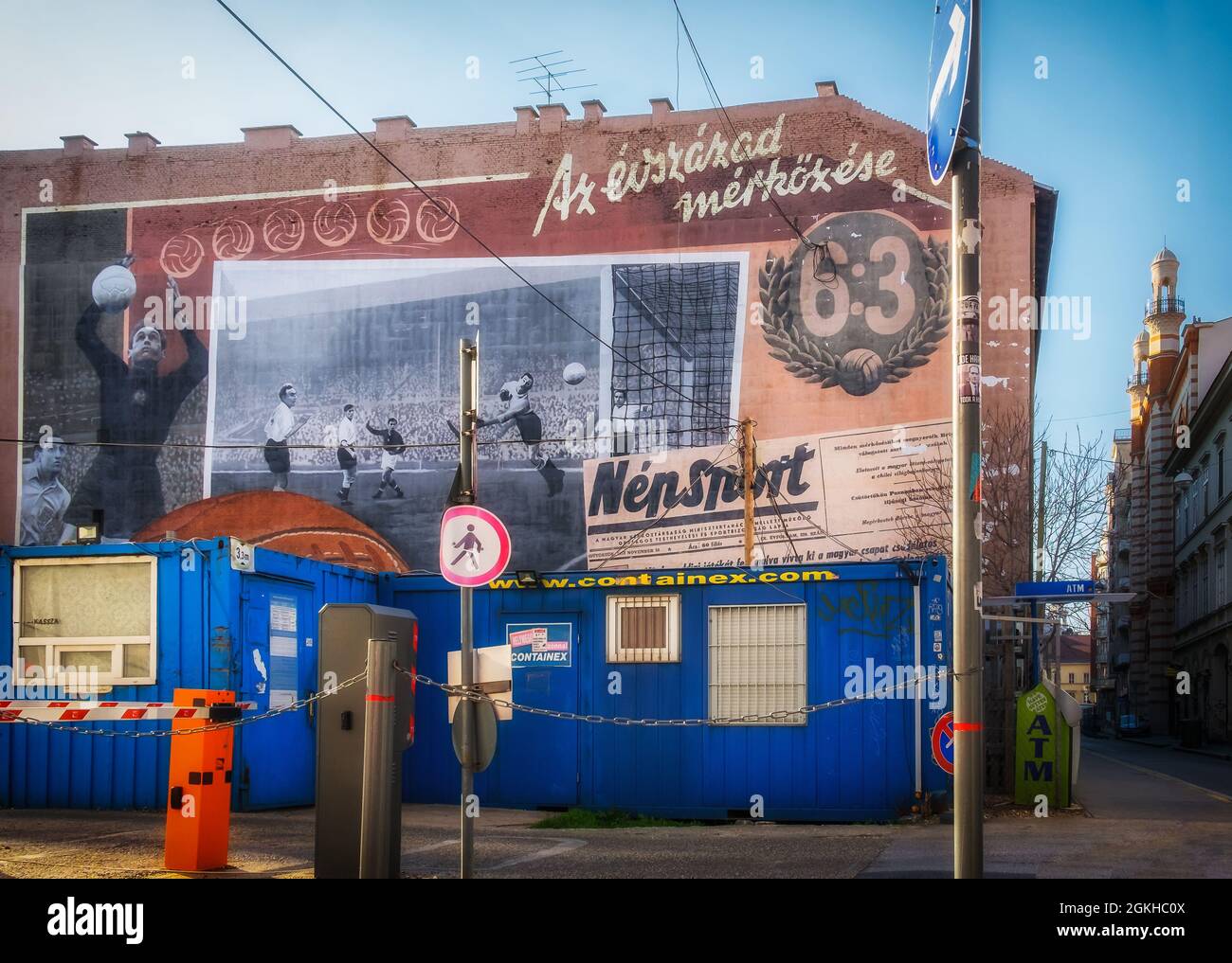 Ungheria, Budapest, 2020 marzo, murale alla gloria della partita di calcio del secolo quando la nazionale di calcio ha battuto l'Inghilterra 6:3 nel 1953 Foto Stock