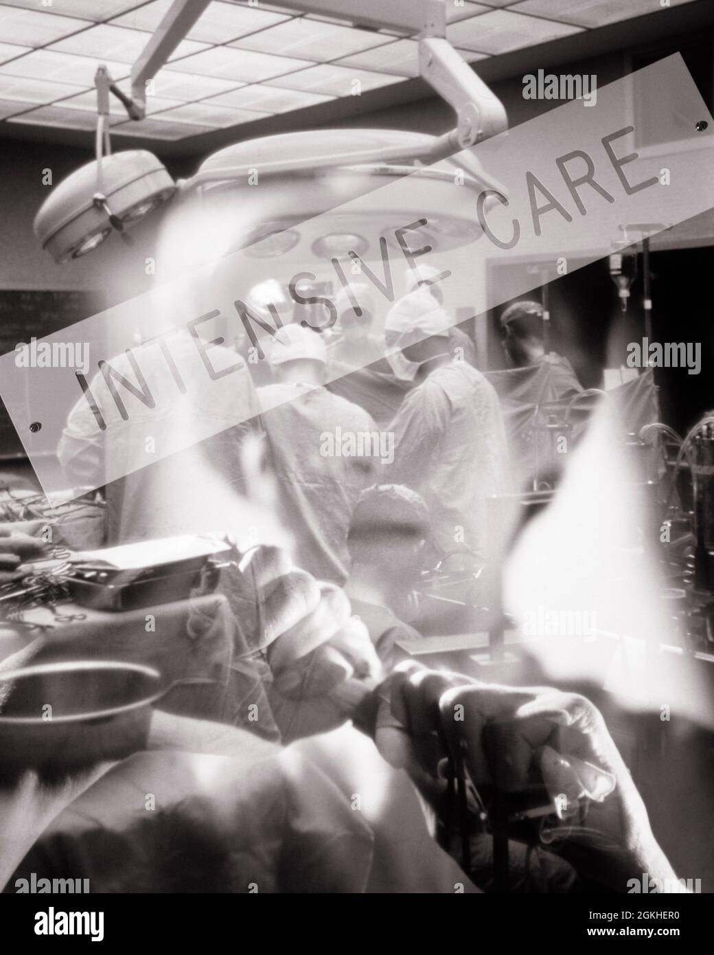 1970 MEDICAL HOSPITAL INTENSIVE CARE UNIT MONTAGE WITH OPERATING ROOM HANDS OF ANONYMOUS UNIDENTIFIED PREOCCUPED PERSON - M8597 HAR001 HARS HEALING DIAGNOSIS PHYSICS RECOVERY UNIT OPERATING ROOM HEALTH CARE ICU CONCERN MOOD OCCUPATIONS TREATMENT CONCEPT HEALER CONCETTUALE GLUM HOSPITAL MEDICO PRATICANTE STRUTTURE CRITICHE CATTIVA SALUTE SIMBOLICA AILING CONCEPT MISERABILE O. PROFESSIONISTI MALATTIA IN BIANCO E NERO HAR001 VECCHIA RAPPRESENTAZIONE SEVERA Foto Stock