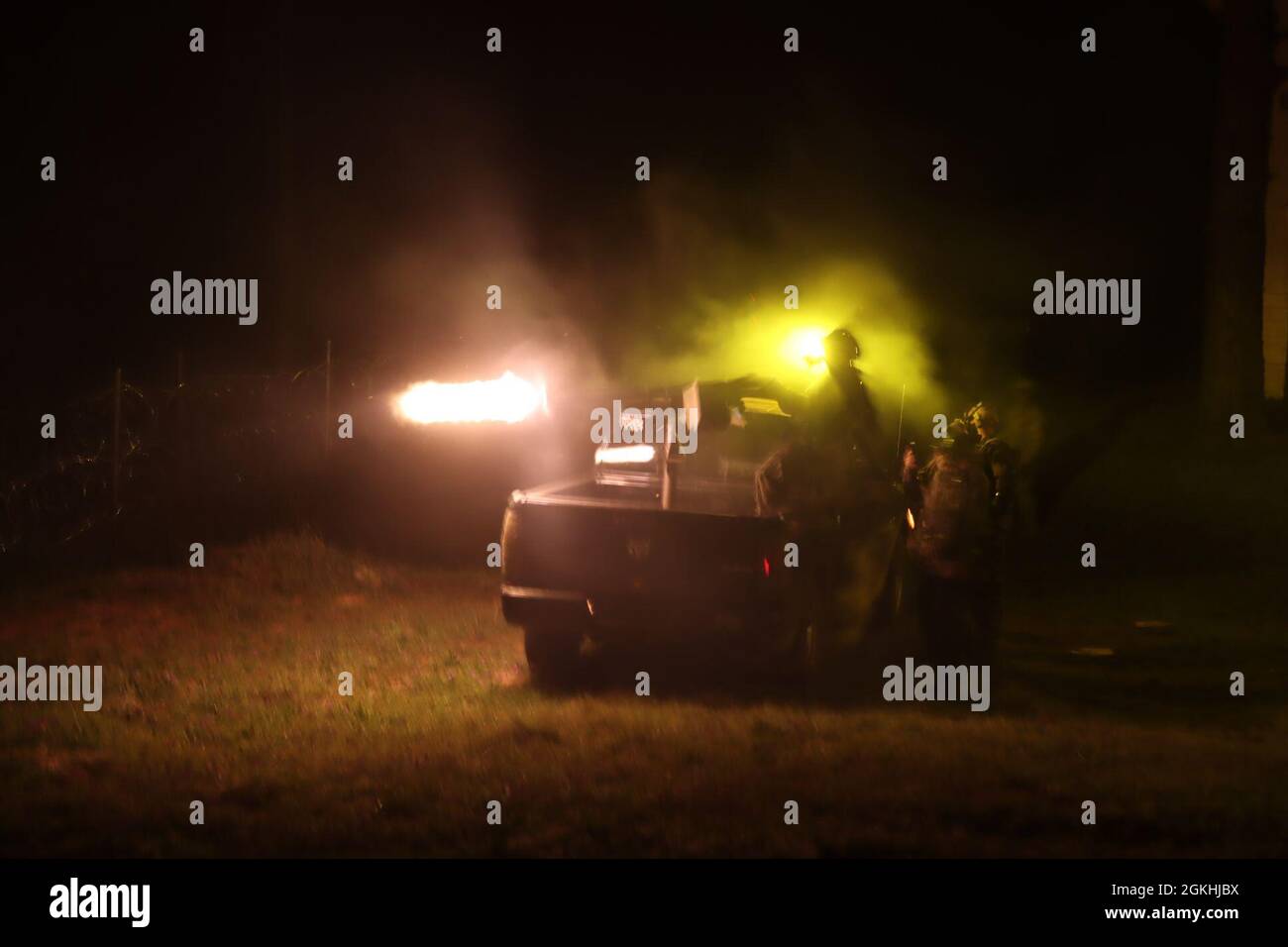 OPFOR , 1-509th Airborne Infantry, Geronimo soldati fuoco sulla 3a Brigata 10 ° montagna durante le operazioni notturne a JRTC 21-06 Foto Stock