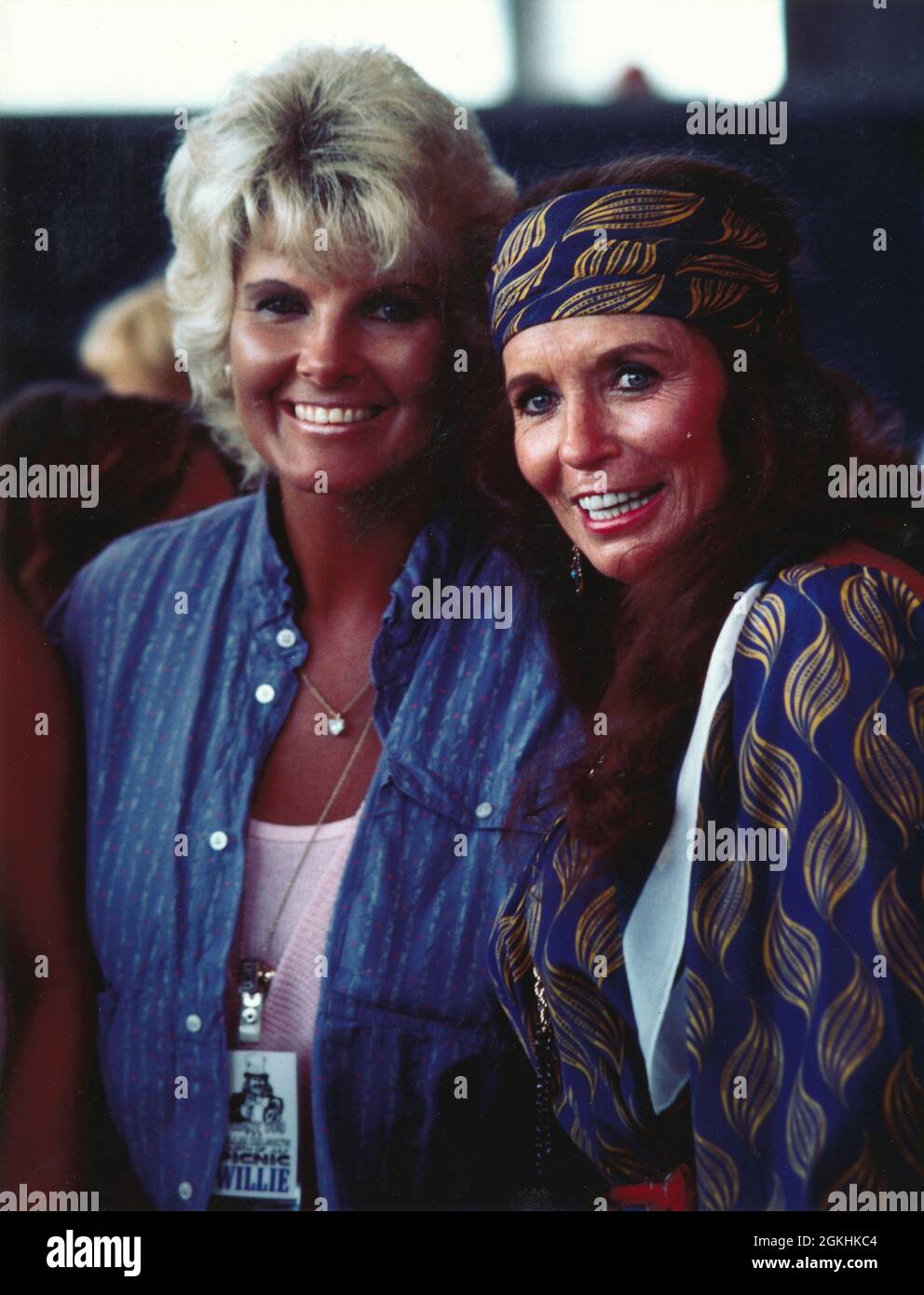 Luglio 4,1980: Dietro le quinte con la moglie del cantante Willie Nelson, Connie Nelson, lasciò e June Carter Cash, moglie di Johnny Cash, al picnic del 4 luglio al Pedernales Country Club a ovest di Austin, Texas, vicino al lago Travis. ©Bob Daemmrich Foto Stock
