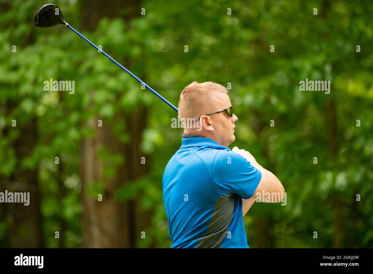 Kyle Echternacht pratica il golf durante l'undicesima prova annuale del corpo marino al Golf Club di Fort Belvoir, Fort Belvoir, Virginia il 4 maggio 2021. Storicamente, il Marine Corps Trials è un evento sportivo consolidato e adattivo che coinvolge oltre 250 marines, marinai, veterani e concorrenti internazionali feriti, feriti o malati. Quest'anno, per mitigare i rischi associati al COVID-19, circa 100 membri del servizio di recupero attivo saranno in concorrenza in gruppi più piccoli e regionalizzati. Foto Stock