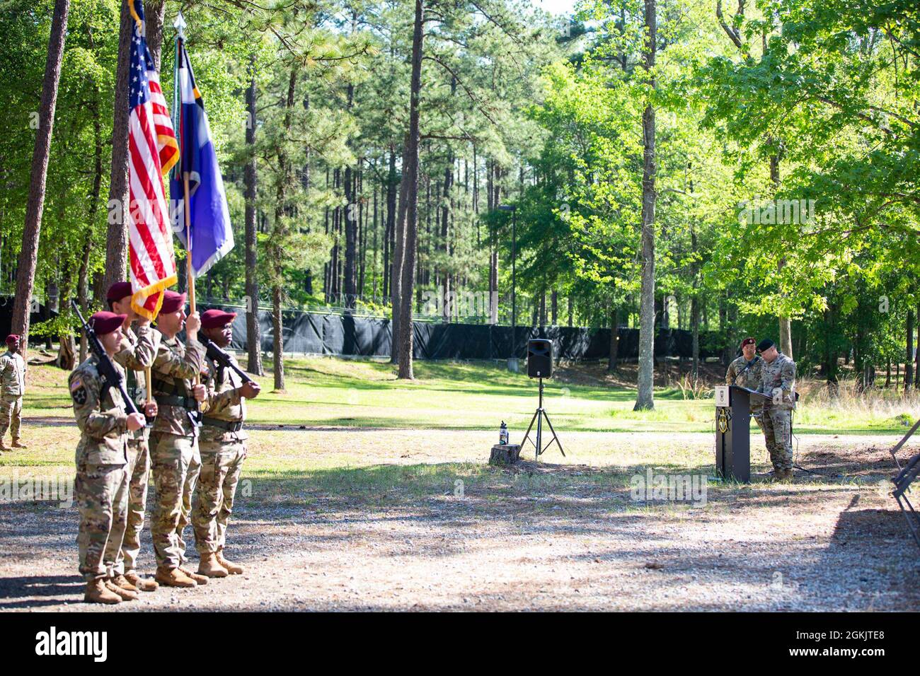 Cambio di comando del 3° Battaglione, 1° gruppo speciale di addestramento alla guerra Irborne), l'esercito degli Stati Uniti John F. Kennedy Special Warfare Center and School at Camp MacKall, North Carolina, 6 maggio 2021. Foto Stock