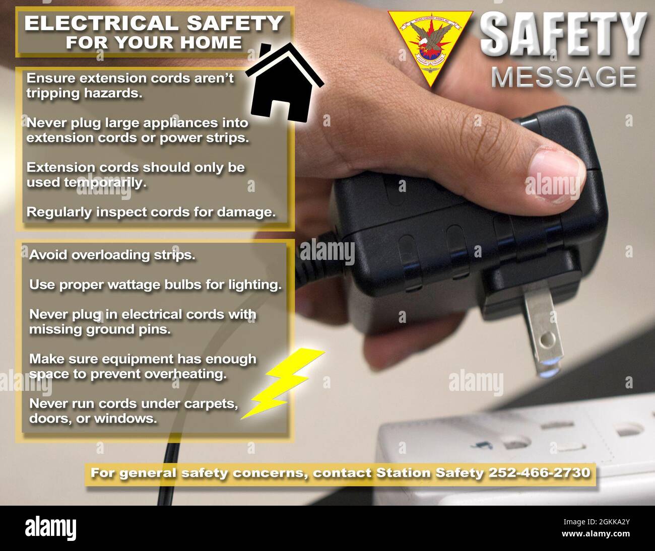 Grafica raster creata per informare la comunità Marine Corps Air Station Cherry Point sulla sicurezza elettrica in casa. Questa grafica è stata creata utilizzando Adobe Photoshop. Foto Stock