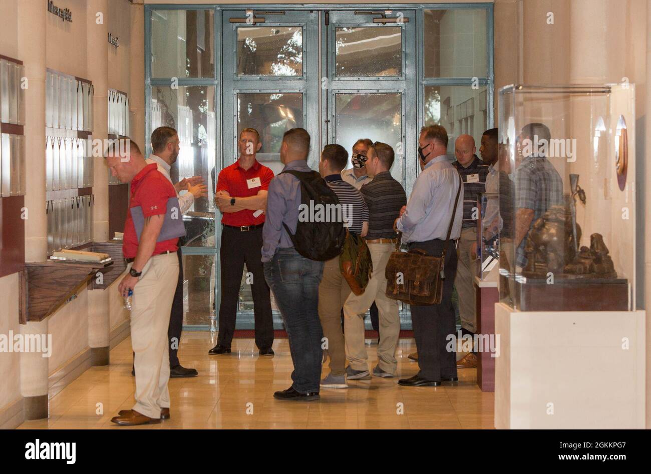 Simposio People First, ospitato al Museo del Dipartimento medico dell'Esercito da LTG Ted Martin (Vice Comandante TRADOC), MG Dennis LeMaster (Comandante MEDCoE), CSM Dan Hendrex (comando TRADOC Sergente maggiore), e la Sig.ra Sarah Bercaw (Direttore della diversità TRADOC). Gli storici del centro di storia e del patrimonio dell'esercito e il personale del museo AMEDD hanno presentato fatti storici riguardanti il personale dell'esercito che ha affrontato la discriminazione e le avversità durante le loro carriere. I gruppi di interesse hanno discusso la diversità, l'uguaglianza e gli argomenti di inclusione in tutta la storia della Medicina dell'Esercito, seguiti da una discussione relativa agli eventi attuali Foto Stock