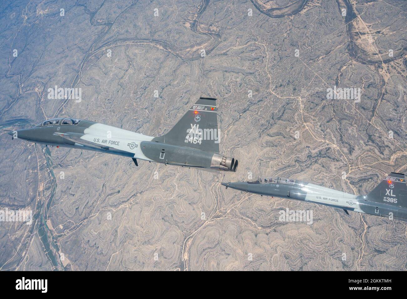 Un volo di addestramento standard T-38 il 20 maggio 2021, alla base dell'aeronautica militare di Laughlin, Texas. Il T-38 è l'aeromobile standard per l'addestramento dei piloti che si stanno rintracciando nel velivolo da caccia. Foto Stock