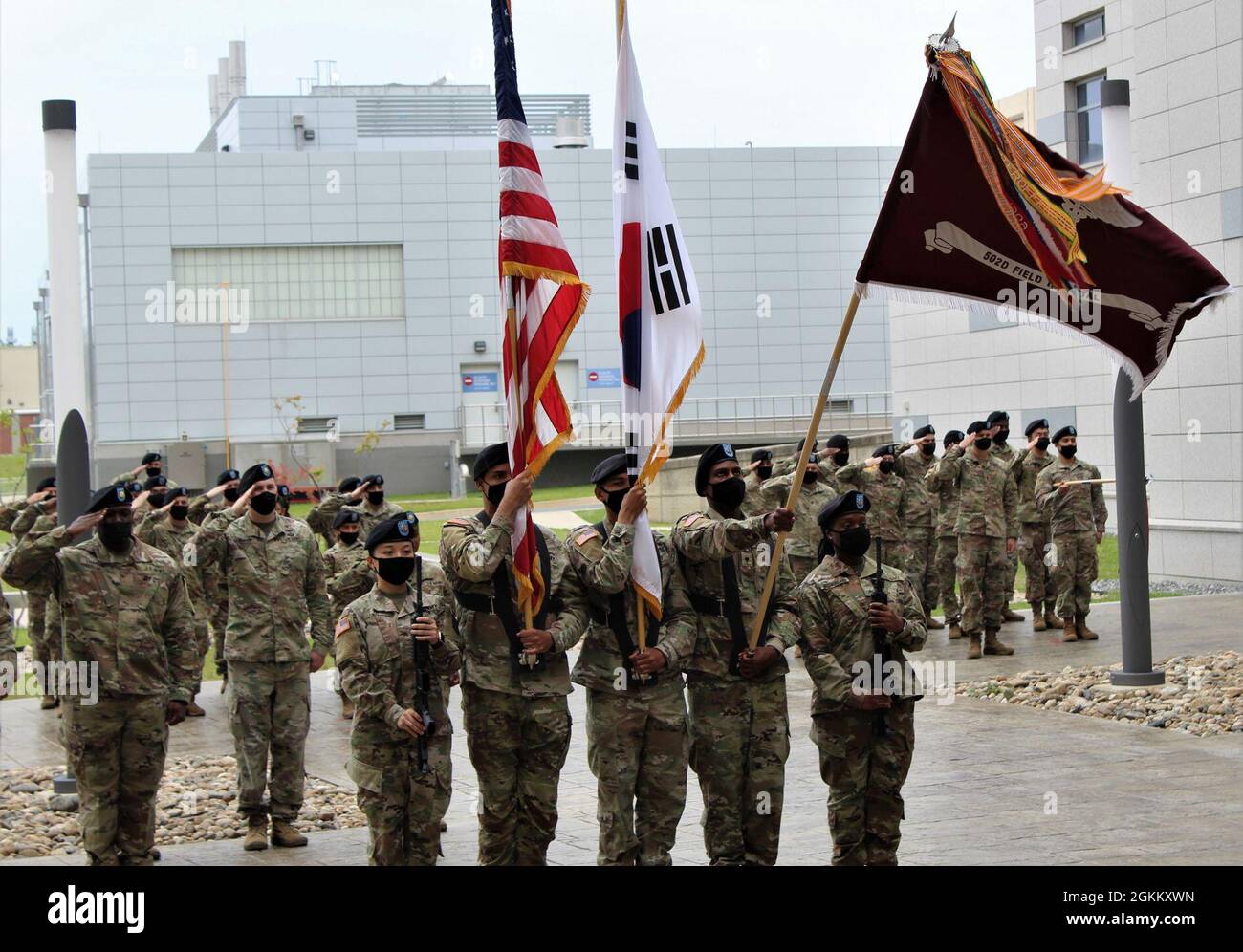 Il 20 maggio 2021, il Lt. Col. Sarah Torres ha ceduto il comando al Lt. Col. Qui Nguy ad una cerimonia sul patio del Brian D. Allgood Army Community Hospital a Humphreys. Dall'attivazione dell'unità nel luglio del 2019, i "draghi più attivi" sotto la guida di Torres hanno passato da un'installazione all'altra, costruendo l'ospedale da campo da un ospedale di supporto ai combattimenti a gestire una missione a doppio personale e trovandosi a capo della pandemia COVID-19. Foto Stock