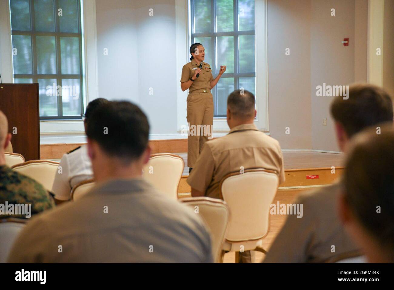 Il 21 maggio, il Naval Medical Center Camp Lejeune's Clinical Investigations Department and Family Medicine Residency Program ha ospitato l'undicesimo Simposio annuale di Ricerca. Il simposio annuale, che si è svolto quest'anno al Marston Pavilion a bordo del Marine Corps base Camp Lejeune, cerca di onorare e mostrare l'attività accademica e l'esplorazione attraverso la regione. Quest'anno, ci sono stati un totale di 33 poster e presentazioni podio da parte del personale medico e residenti da Marine Forces Special Operations Command, NMCCL, Womack Army Medical Center a Fort Bragg, e Naval Health Clinic Cherry Point. T Foto Stock