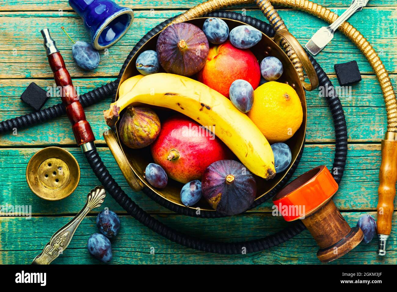 Felpa da fumo con gusto di fico, mango, banana e susina. Zoccoli di tabacco  con aroma di frutta Foto stock - Alamy