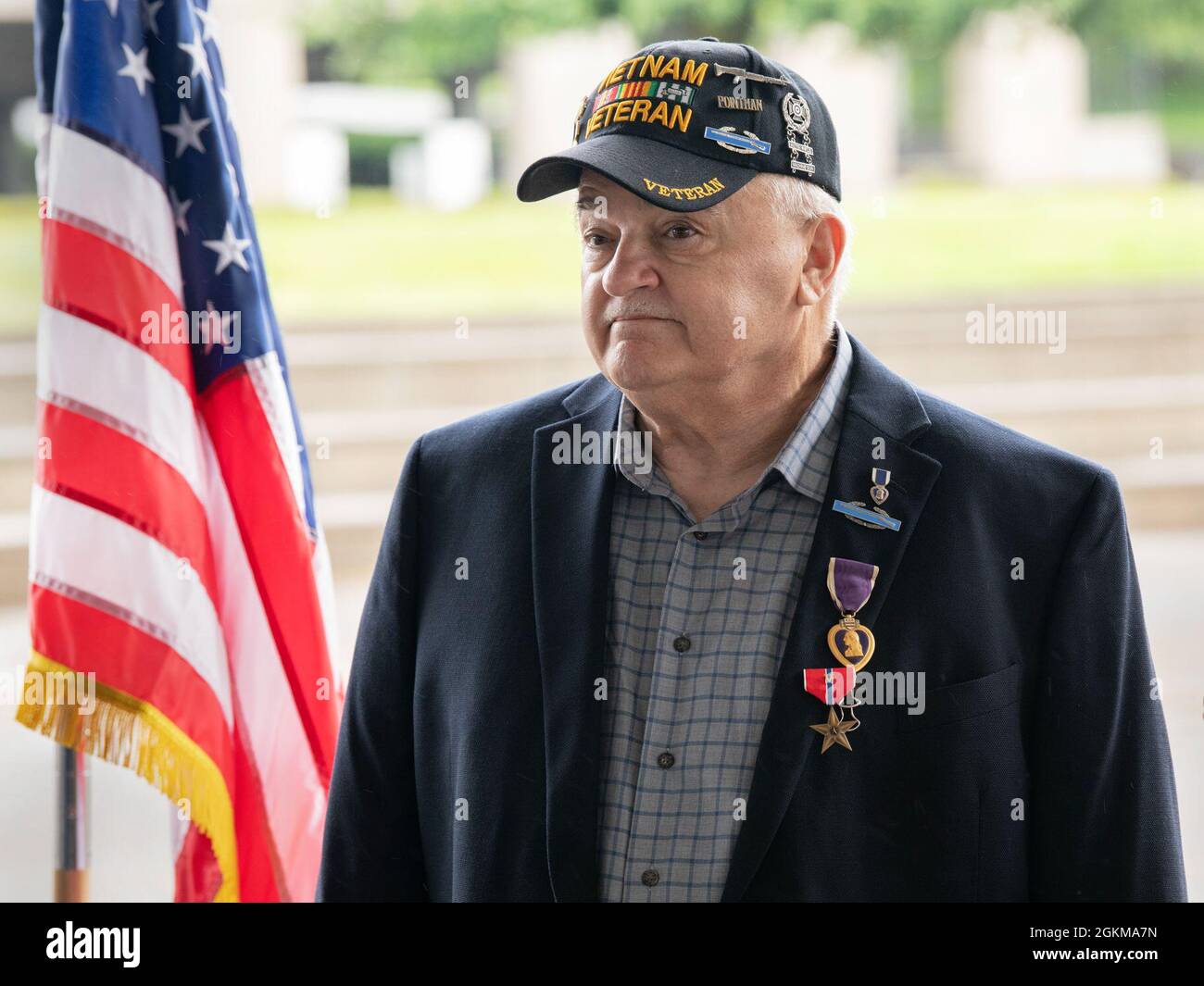 Kawecki di Gresham, Oregon, è stato riconosciuto durante una cerimonia tenuta in suo onore come premio la stella di bronzo (con Valor) al Veterans Memorial Coliseum di Portland, Ore., il 25 maggio 2021. Kawecki è stato finalmente riconosciuto decenni dopo per le sue eroiche azioni e il coraggio sotto fuoco il 22 novembre 1968, nella provincia di Kien Hoa del Vietnam che ha salvato la vita di quattro americani durante un incontro con i soldati nemici. Foto Stock