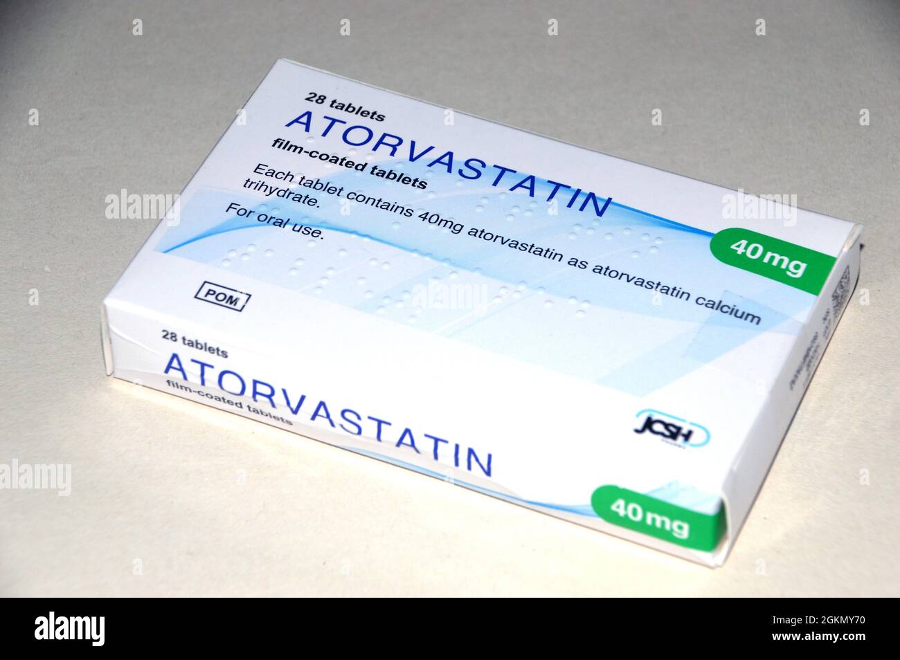 Una scatola di 28 compresse di 'Statin' rivestite con film 40mg di Atorvastatin (Lipitor) fatte da JCSH prescritto per la riduzione del colesterolo, Inghilterra, Regno Unito. Foto Stock