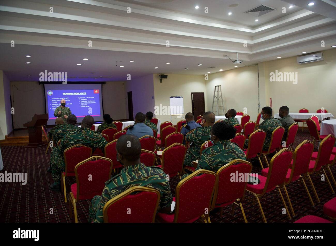 Col Keith Rudderham, il responsabile del team di mentors della Caribbean Task Force, terrà una conferenza nel contesto della formazione sul processo di pianificazione operativa durante l'ex TRADEWINDS 2021 il 6 giugno 2021 a Georgetown Guyana. Foto Stock