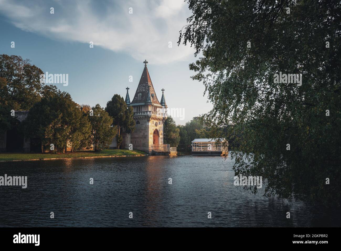 Porta Torre del Castello di Franzensburg al Parco del Castello di Laxenburg - Laxenburg, Austria Foto Stock