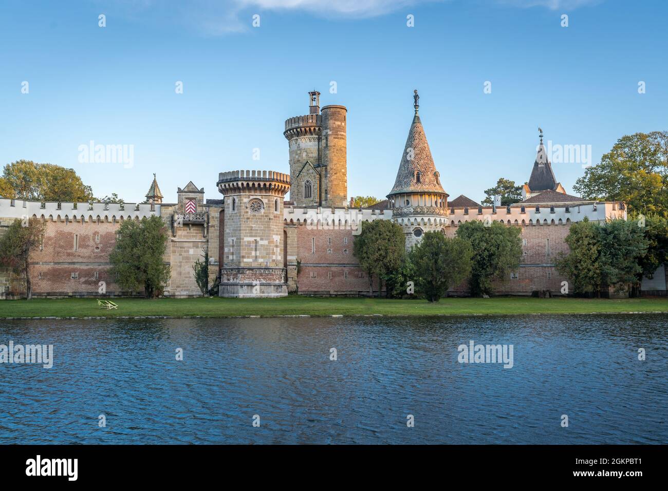 Castello di Franzensburg al Parco del Castello di Laxenburg - Laxenburg, Austria Foto Stock