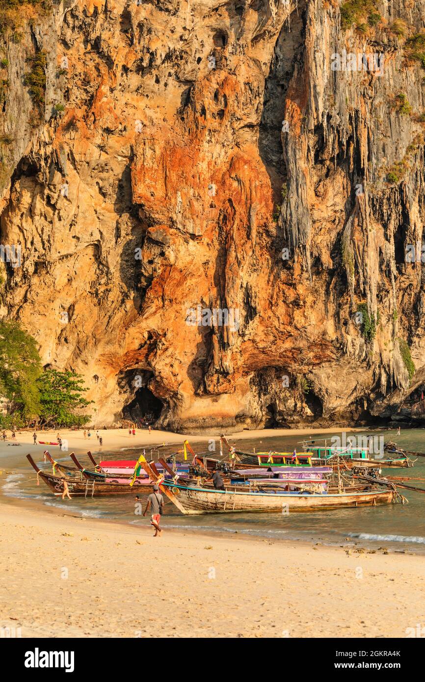 Phra Nang Beach al tramonto, Railay Peninsula, Krabi Provonce, Thailandia, Sud-est asiatico, Asia Foto Stock