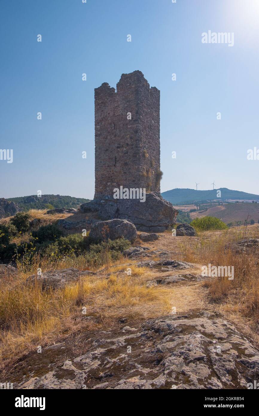 Mogadouro, Portogallo - 27 agosto 2021: Ex castello dell'Ordine dei Templari nella regione di Trás os Montes e Alto Douro, distretto di Braganca, Foto Stock