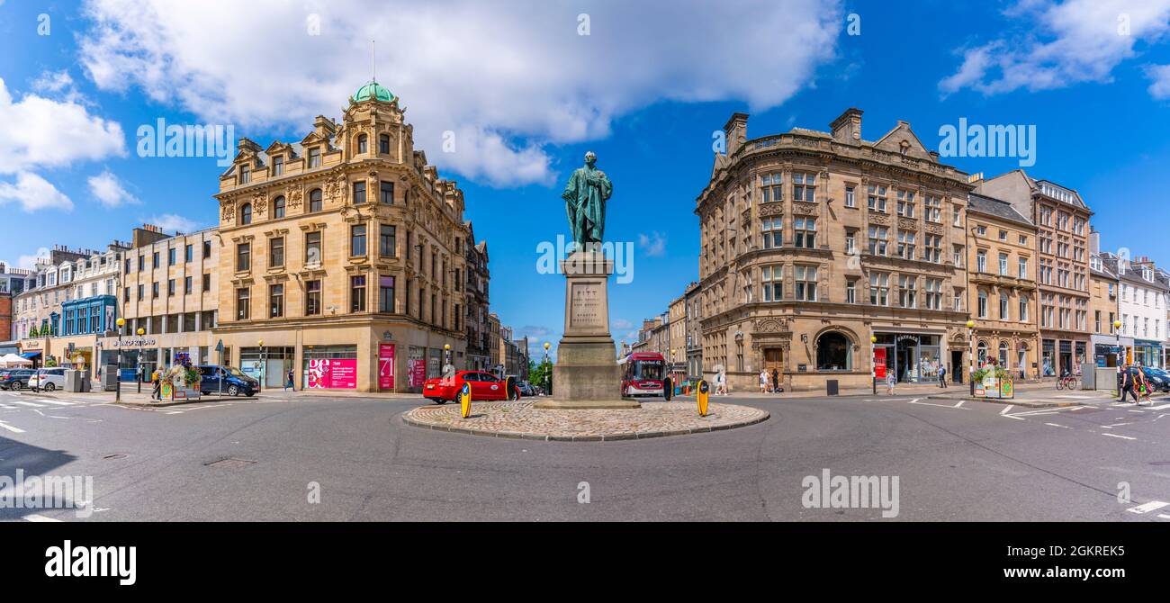Vista di William Pitt la statua più giovane su George Street, Edimburgo, Scozia, Regno Unito, Europa Foto Stock