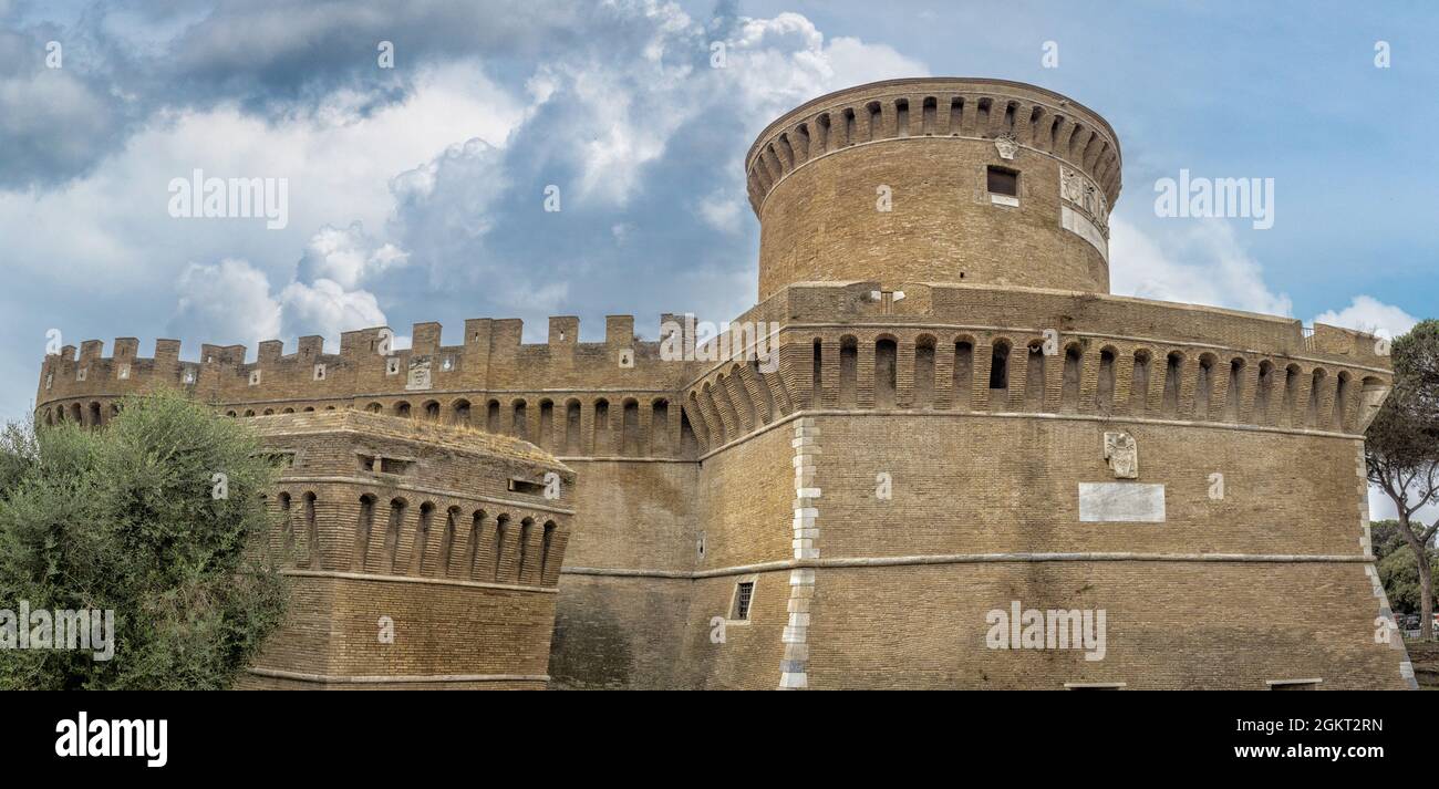 Antico castello di Ostia fortezza Giulio II vista Foto Stock