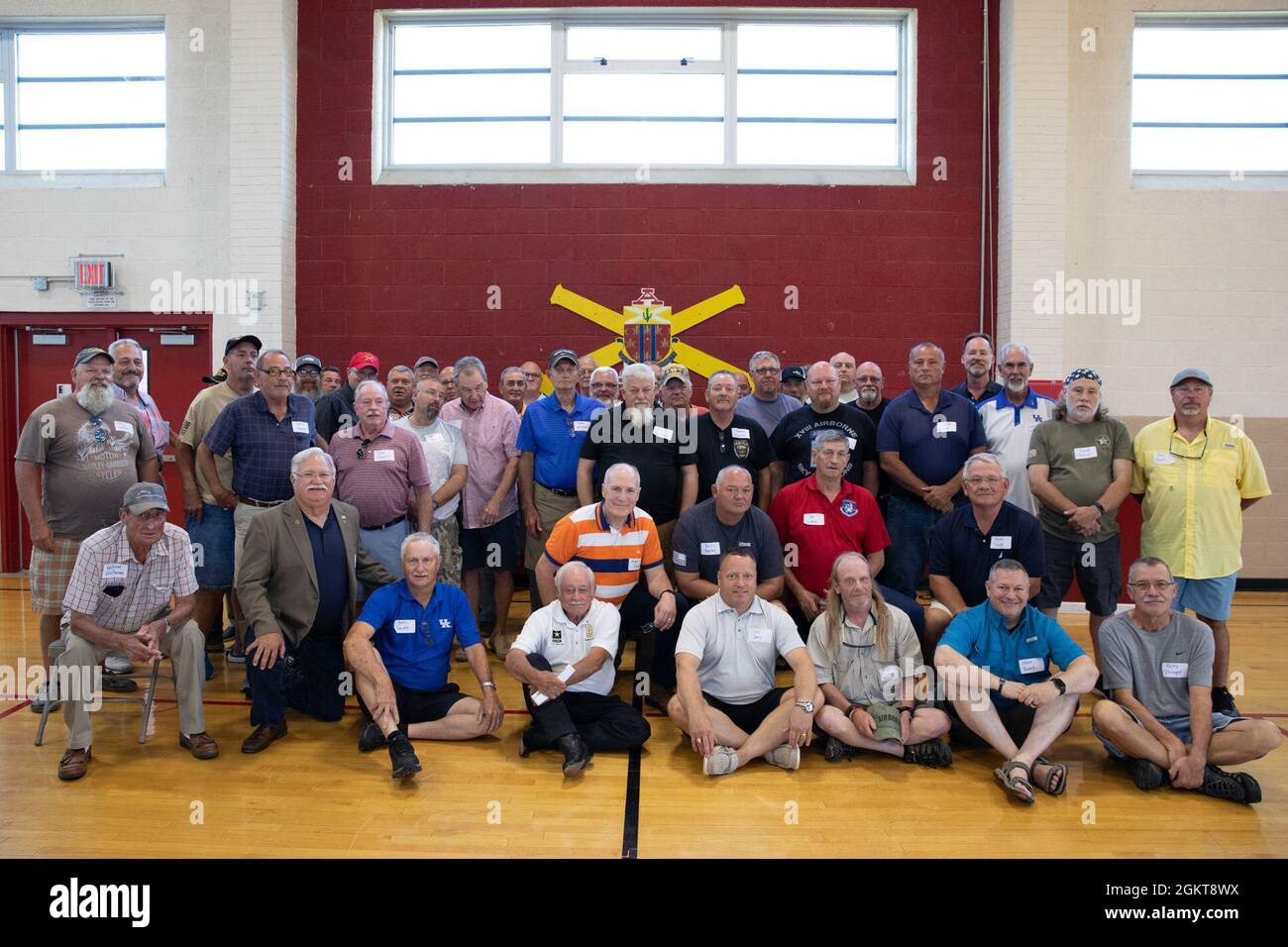 I veterani del 1/623esimo Battaglione di artiglieria del Kentucky Army National Guard si riunirono a Tompkinsville, Kentucky, il 26 giugno 2021. I veterani si riunirono per il trentesimo anno di ricongiungimento del loro dispiegamento alla Guerra del Golfo nel 1991. Foto Stock