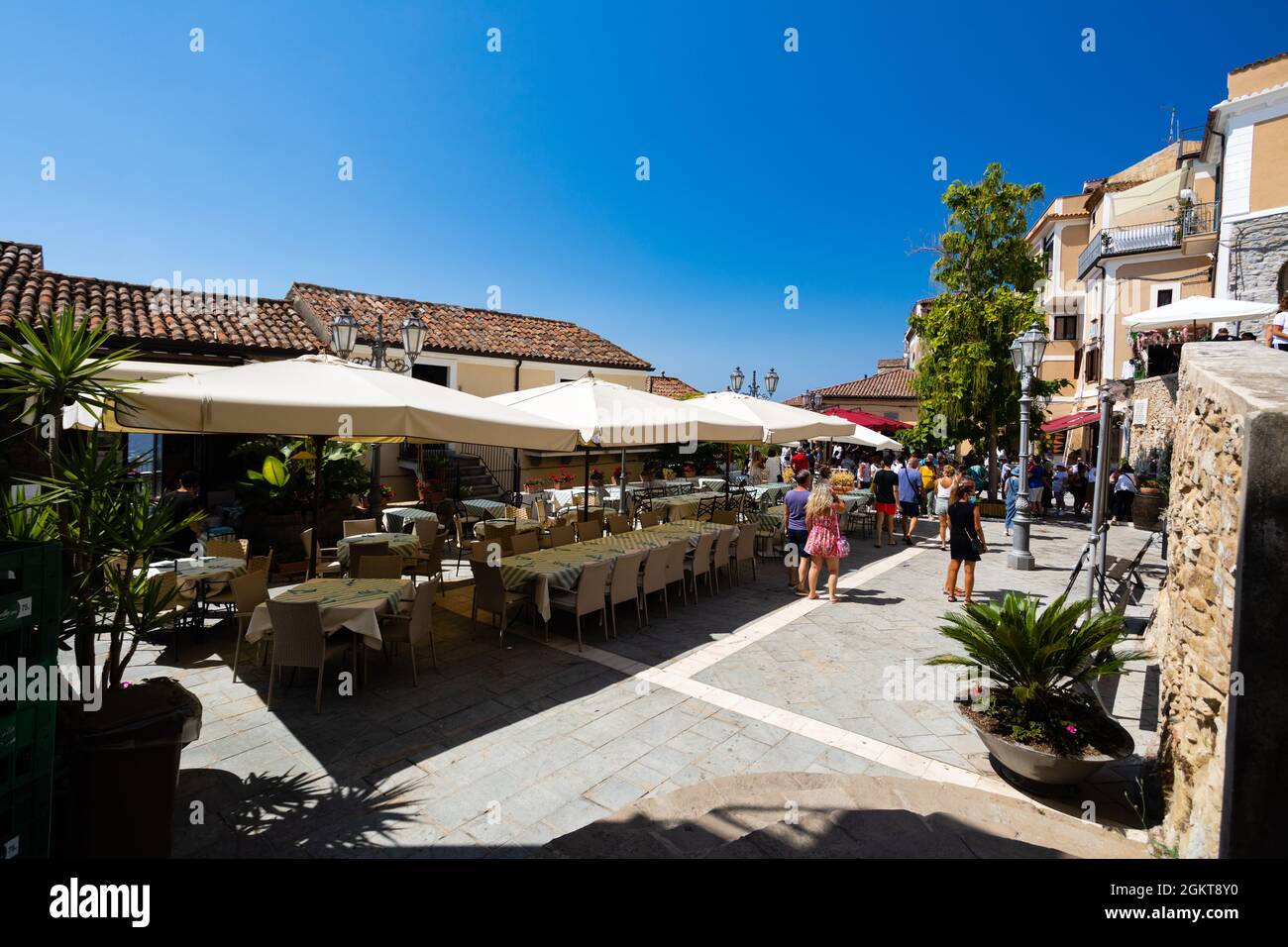 Panorama del centro storico di castellabate, sulla costa del cilento, italia Foto Stock