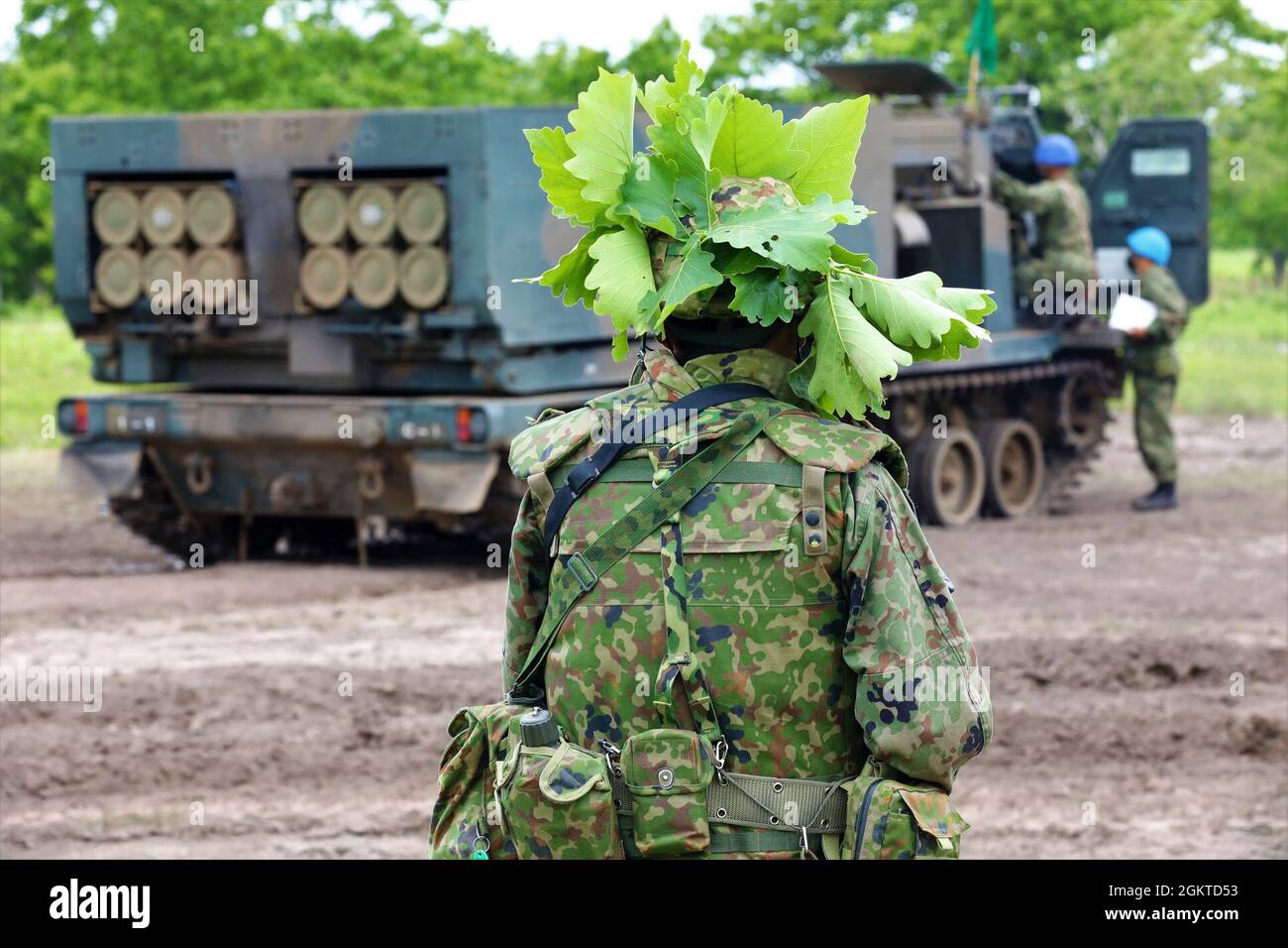 U.S. Army High Mobility Artillery Rocket System's with 17th Field Artillery Brigade ha condotto oltre 12 missioni di fuoco dal vivo bilaterali con 4th Field Artillery Group, 陸上自衛隊 Japan Ground Self-Defense Force Northern Army presso Yausubetsu Training Area dal 28 al 30 giugno. Questa è stata la prima volta dall'inizio di Orient Shields nel 1982 che un incendio bilaterale si è verificato in Giappone tra l'esercito degli Stati Uniti HIMARS e JGSDF MLRS. La formazione simboleggia che la partnership e l'alleanza tra gli Stati Uniti e il Giappone è rivestito di ferro e sempre più forte ogni giorno. Orient Shield è il più grande esercito degli Stati Uniti e il Giappone Ground Self Foto Stock