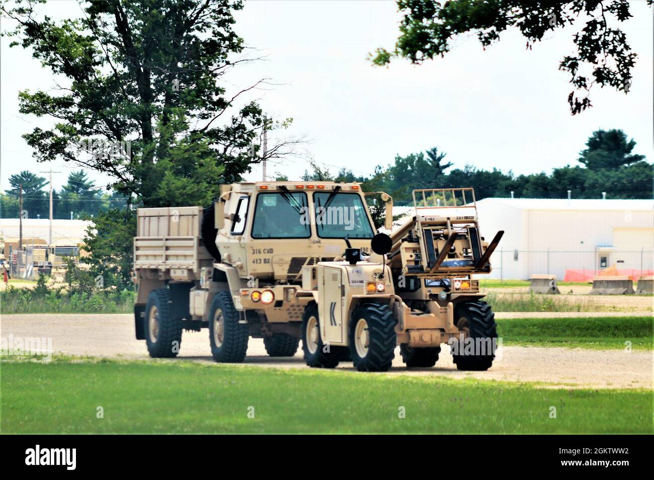 Le operazioni di addestramento sono mostrate 1 luglio 2021, a Fort McCoy, Wis. Migliaia di membri militari addestrati a Fort McCoy in 2021 per fine settimana, combattimento esteso, esercitazione ed eventi istituzionali di addestramento. Il motto di Fort McCoy è quello di essere il “Centro di addestramento della forza totale”. Foto Stock