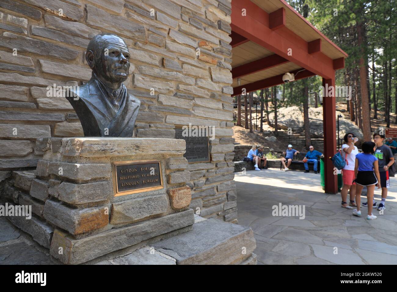 Il busto di bronzo di Gutzon Borglum il creatore del Mount Rushmore National Memorial, Keystone, Keystone, South Dakota, USA Foto Stock