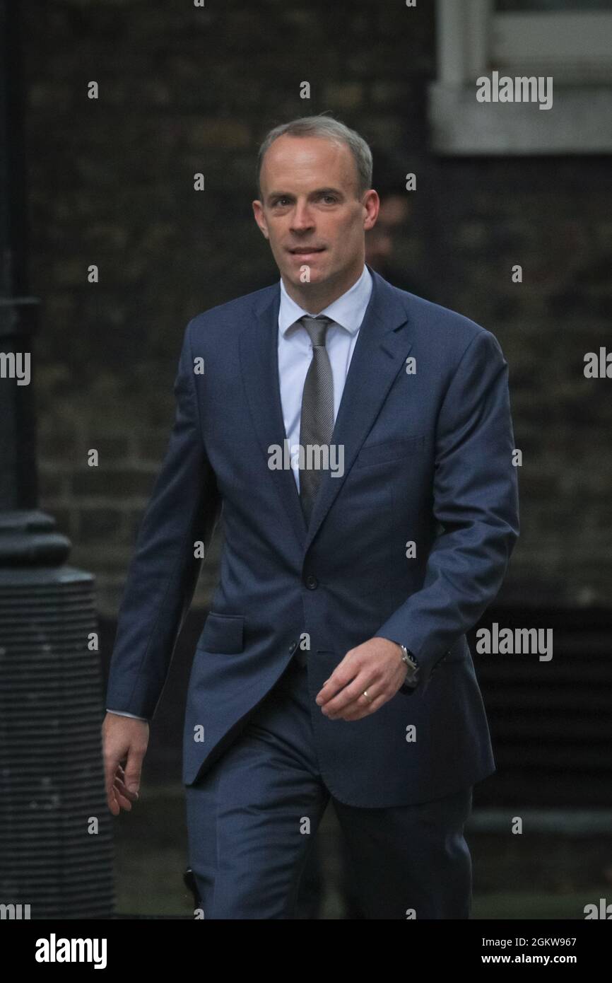 Londra, Regno Unito. 15 settembre 2021. Dominic Raab è sradicato dal ministro degli Esteri al segretario di giustizia, ma rimane vice primo ministro. I ministri attuali e i futuri nuovi membri del gabinetto arrivano e lasciano il n. 10 Downing Street per il rihuffle del gabinetto di Boris Johnson oggi. Credit: Imagplotter/Alamy Live News Foto Stock