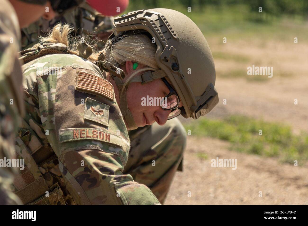 Minnesota Air National Guard Airmen del 148th Security Forces Squadron condotta equipaggio servito armi qualificazione, 8 luglio 2021. Questo addestramento è fatto per rimanere esperto sui sistemi multipli dell'arma. Foto Stock