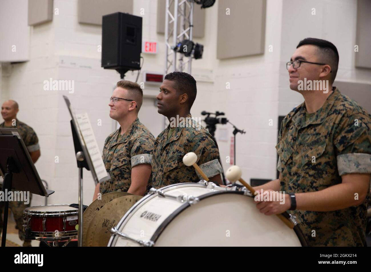 Il 19 ° Sergente maggiore del corpo Marino, Sgt. Maj. Troy E. Black, si rivolge a Marines presso la Naval School of Music, Joint Expeditionary base Little Creek - Fort Story, Virginia Beach, va, 14 luglio 2021. Il maggiore sergente del corpo Marino parlò con i Marines per condividere con loro la sua prospettiva come il più arruolato Marina nel corpo Marino. La Marine distaccamento, Scuola Navale di Musica fornisce l'ingresso, intermedio, e formazione di livello di carriera. Foto Stock