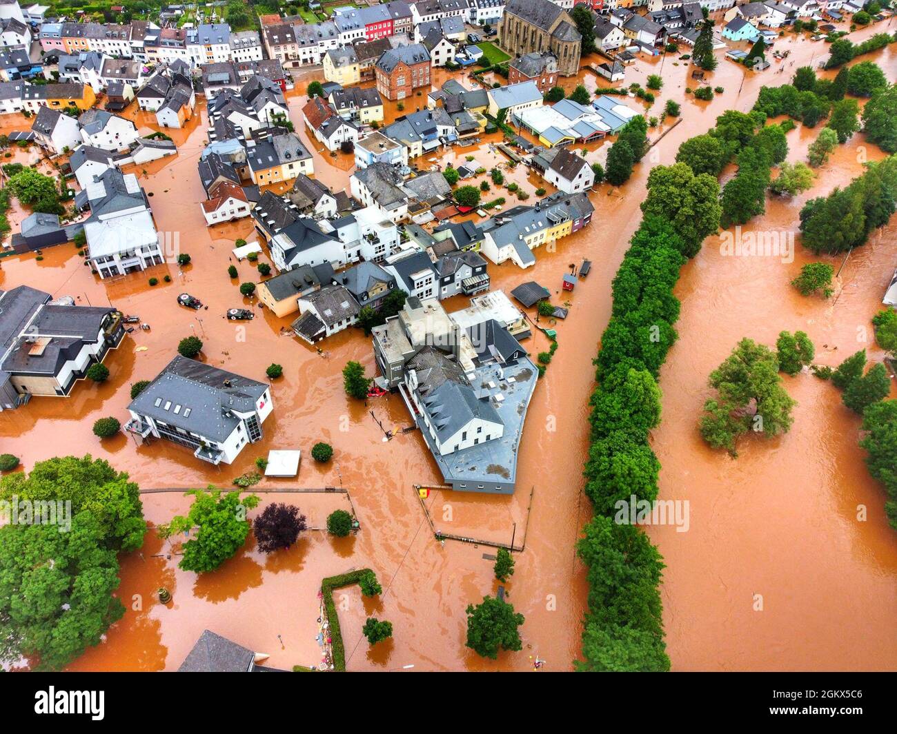 Il piccolo villaggio tedesco di Kordel, in poplulation 2,900, è sommersa dalle acque alluvionali in aumento 15 luglio. Foto Stock