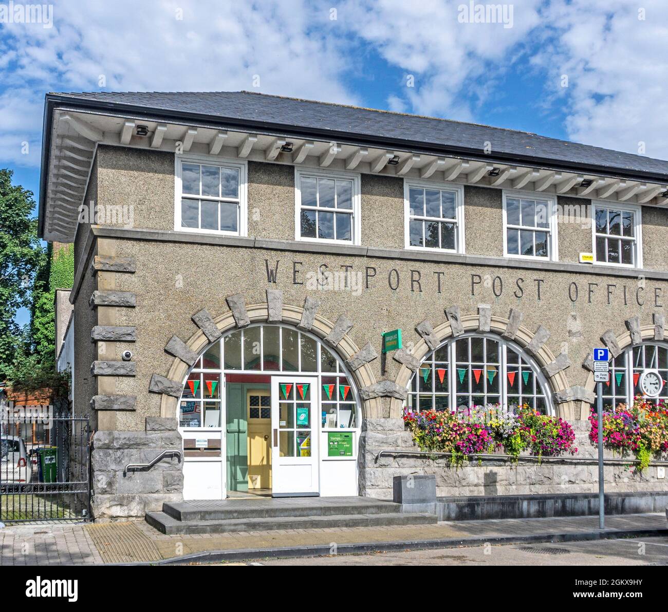 Westport Post Office, Westport, County Mayo, Irlanda. Fornire servizi postali, finanziari e governativi. Foto Stock