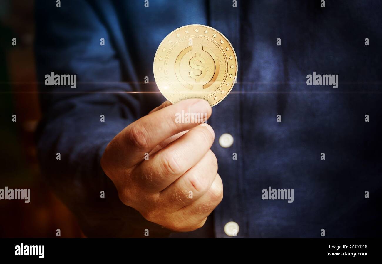 USDC criptovaluta simbolo oro moneta USD in mano astratto concetto. Foto Stock