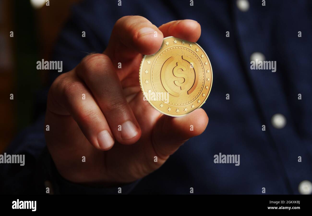 USDC criptovaluta simbolo oro moneta USD in mano astratto concetto. Foto Stock